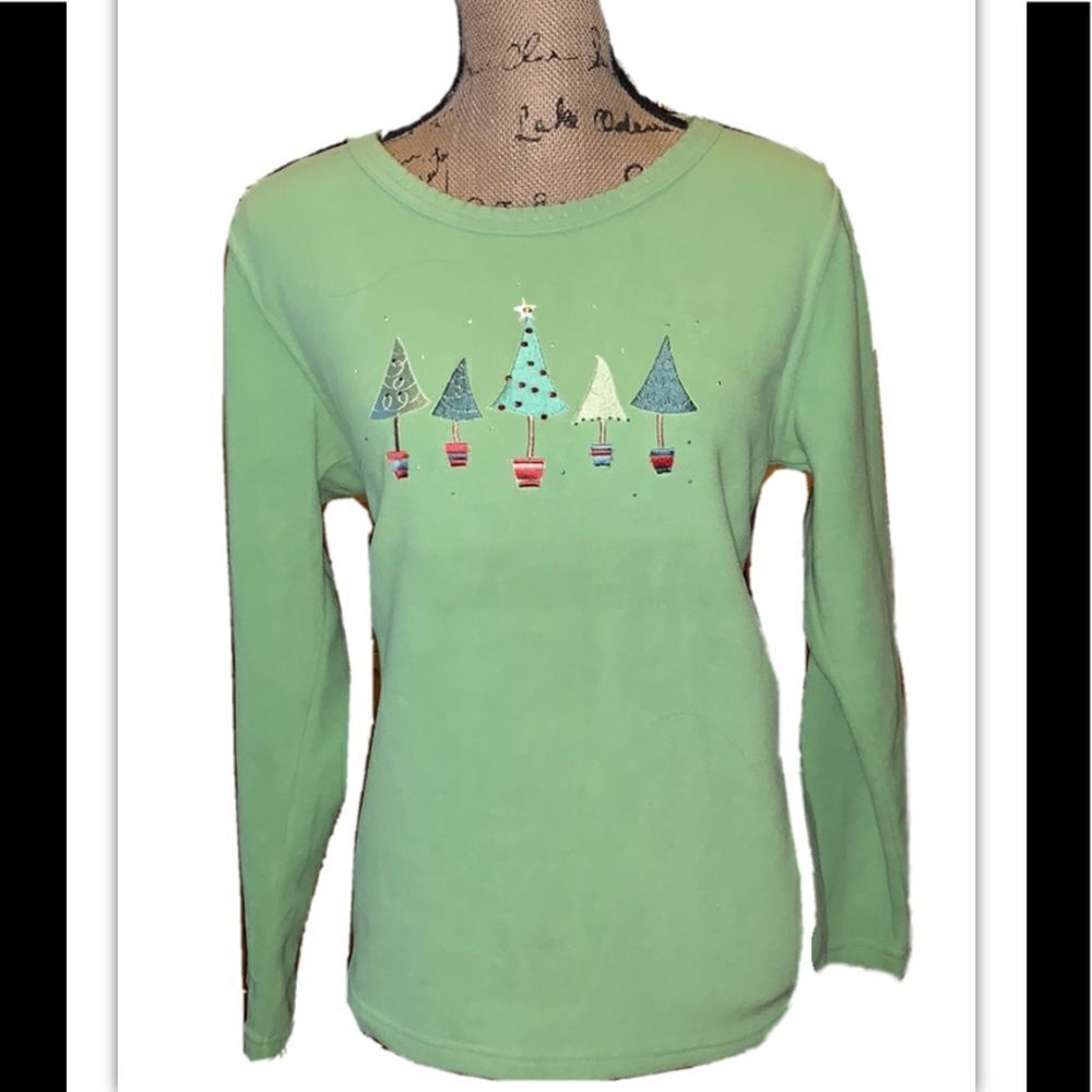 NWT trilllogy Christmas fleece size M